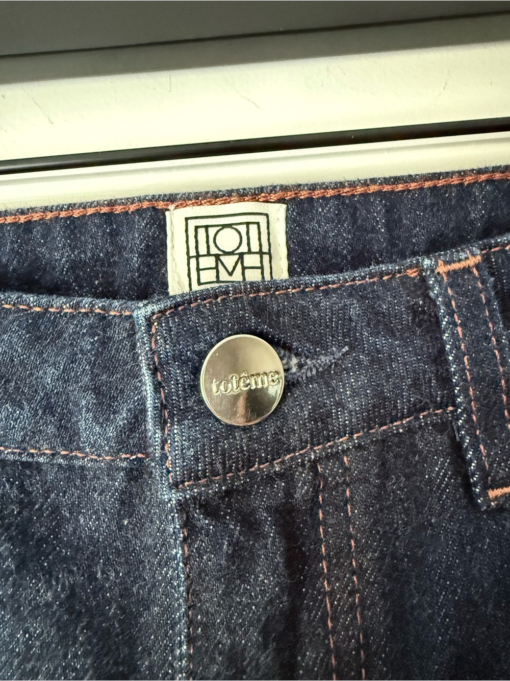 TOTEME Barrel Leg Denim Jeans Size 30 Dark Indigo - Picture 4 of 6